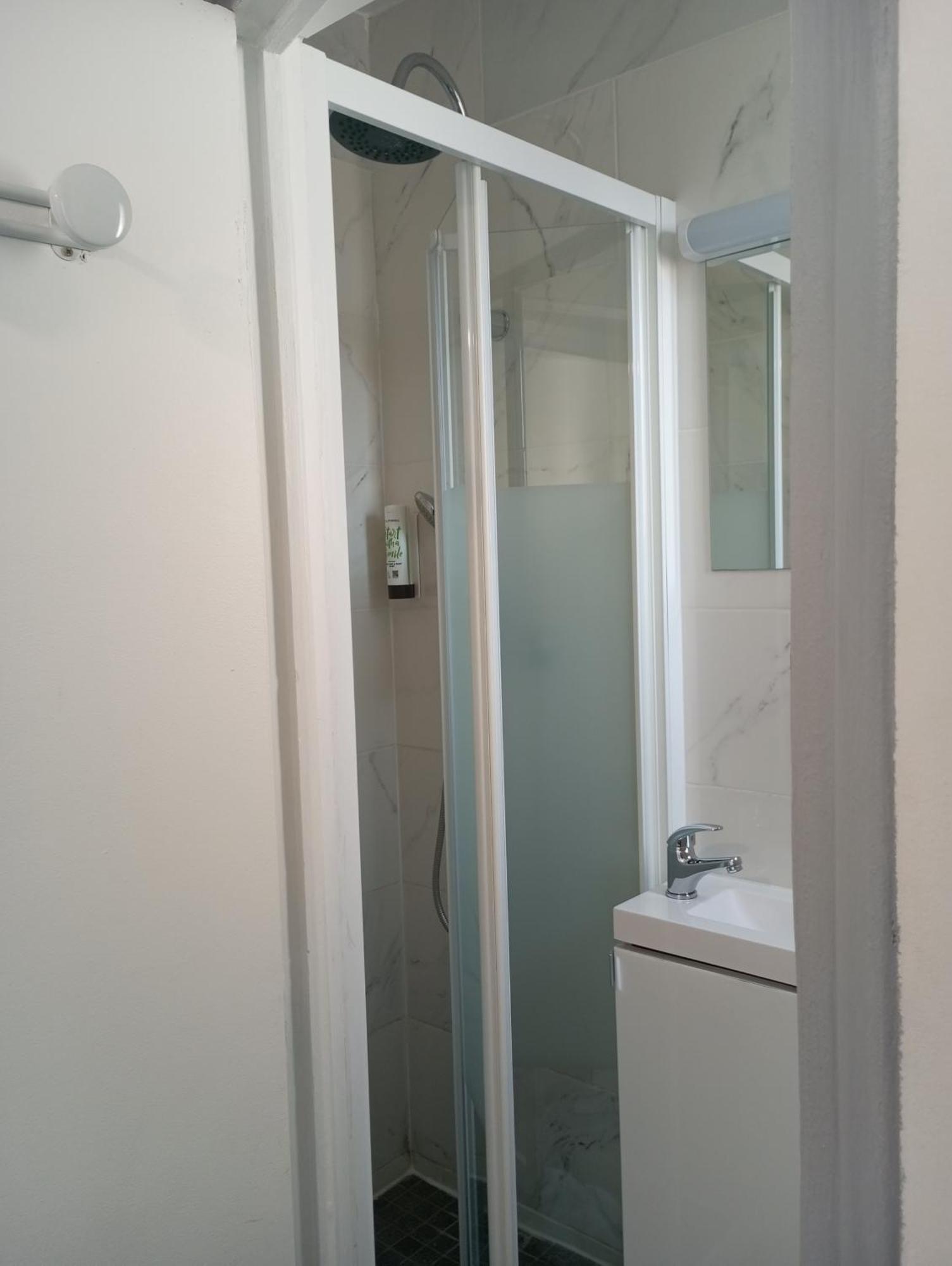 Arty Porte De Versailles By River Hostel Paris