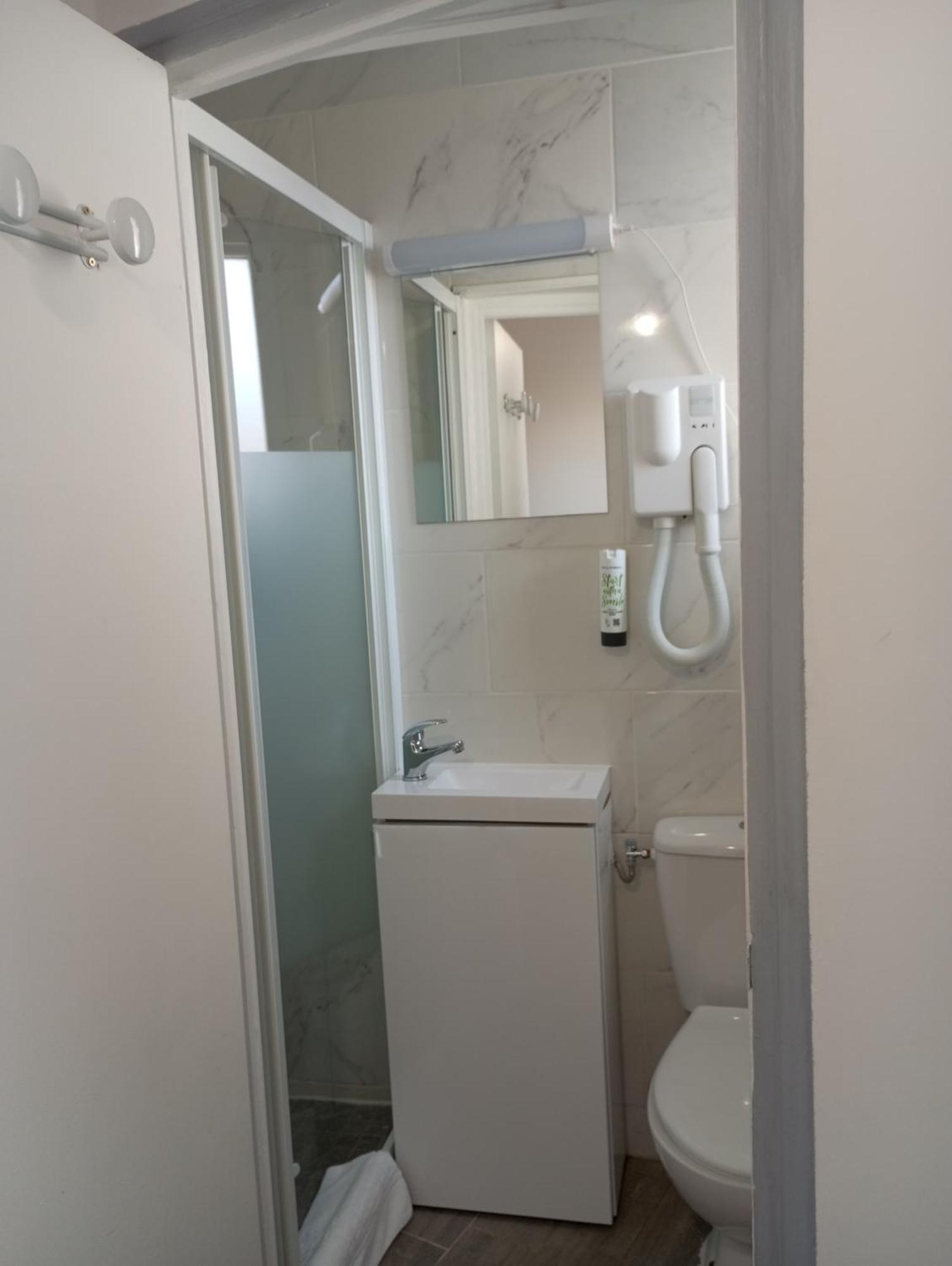 Hostel Arty Porte De Versailles By River *