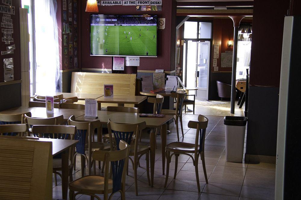 Arty Porte De Versailles By River Hostel *