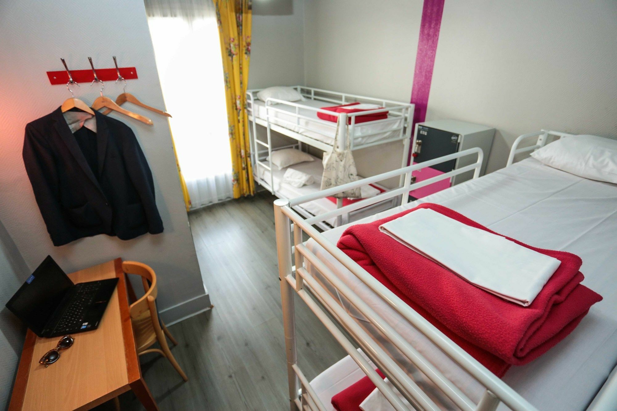 Hostel Arty Porte De Versailles By River *