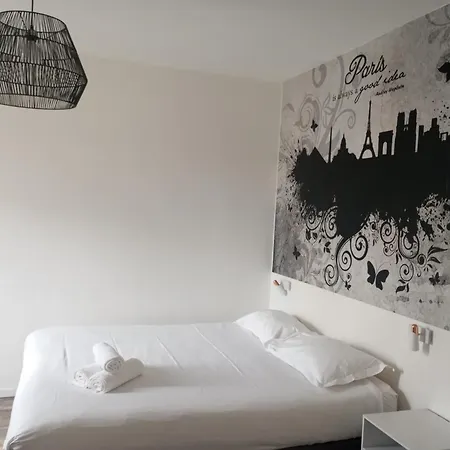 Arty Porte De Versailles By River Hostel Paris