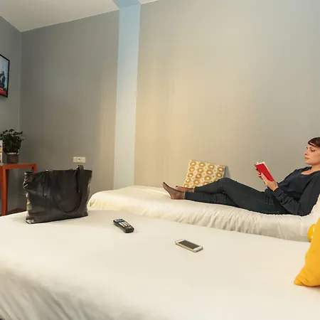 Arty Porte De Versailles By River Hostel Paris