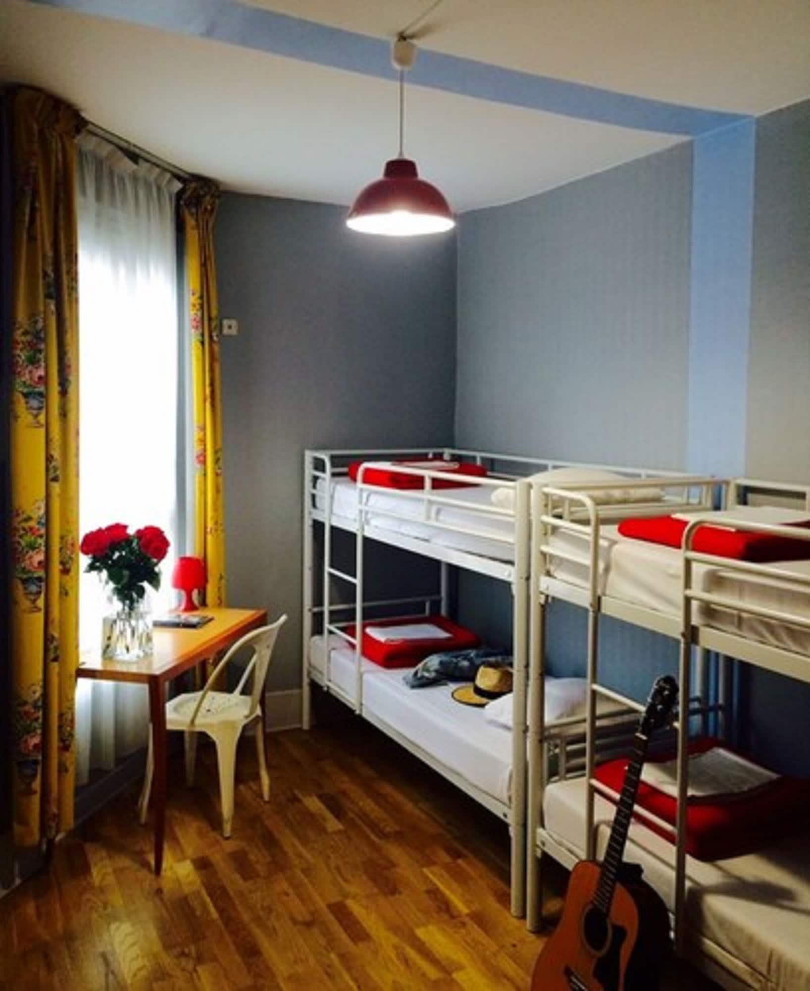 Arty Porte De Versailles By River Hostel *