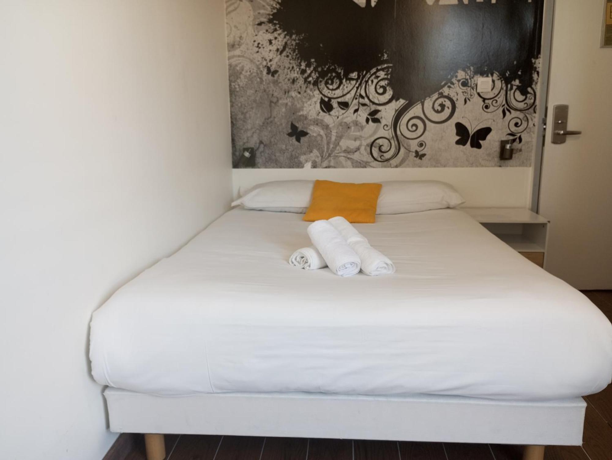 Hostel Arty Porte De Versailles By River *