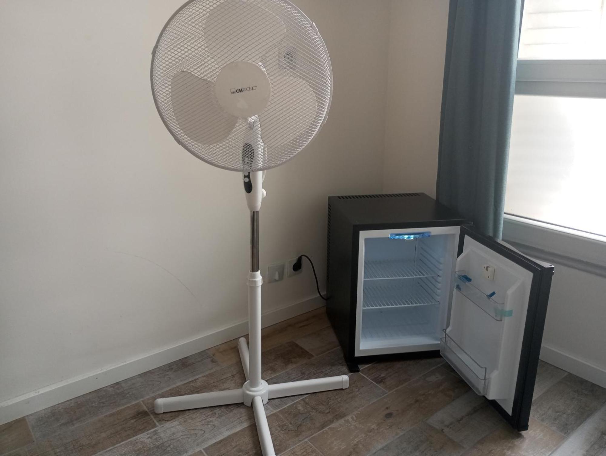 Arty Porte De Versailles By River Hostel *