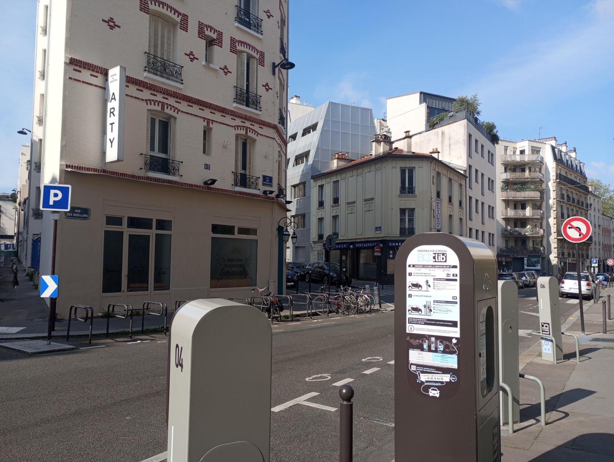 Arty Porte De Versailles By River * Paris