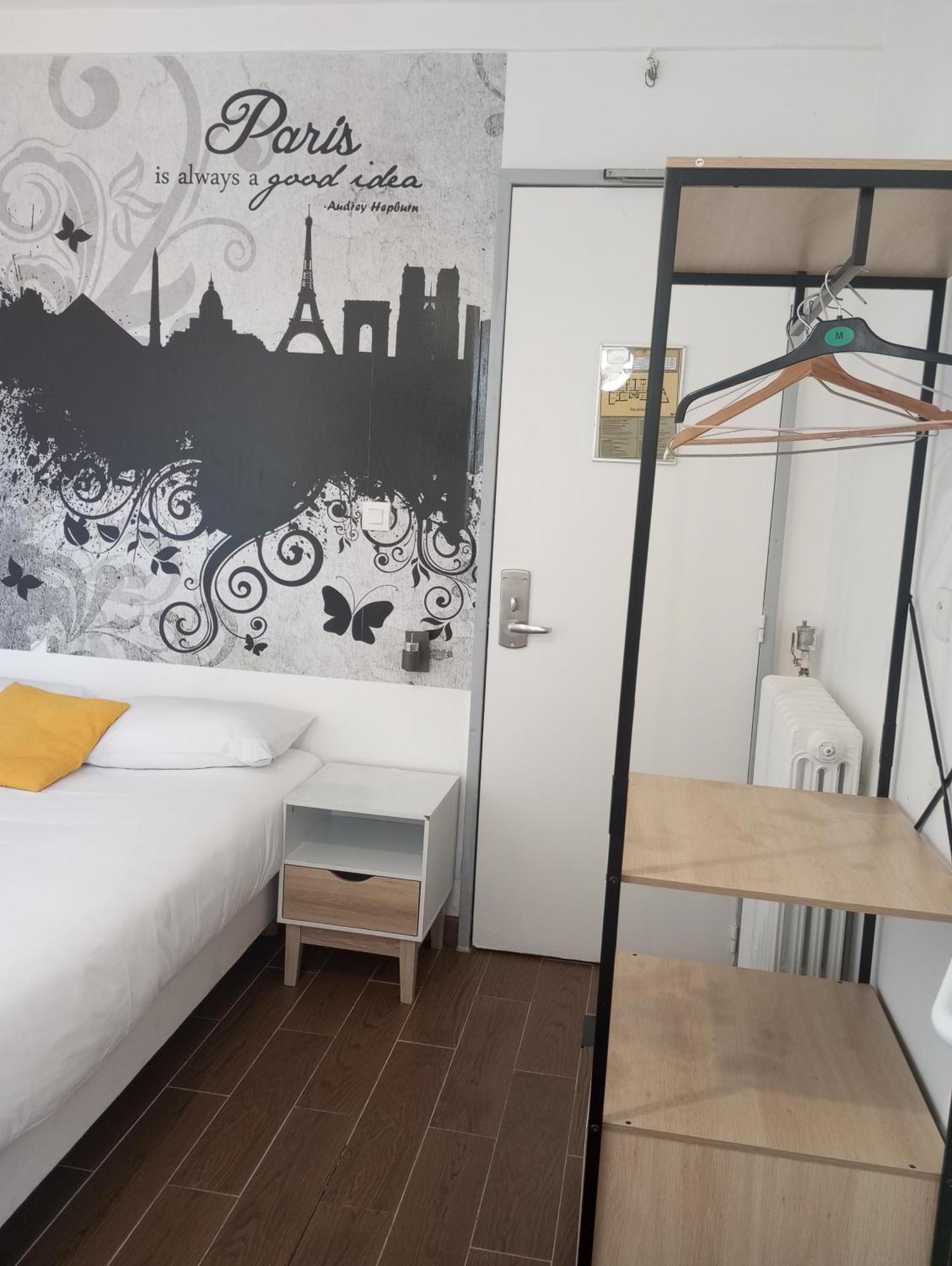 Arty Porte De Versailles By River Hostel