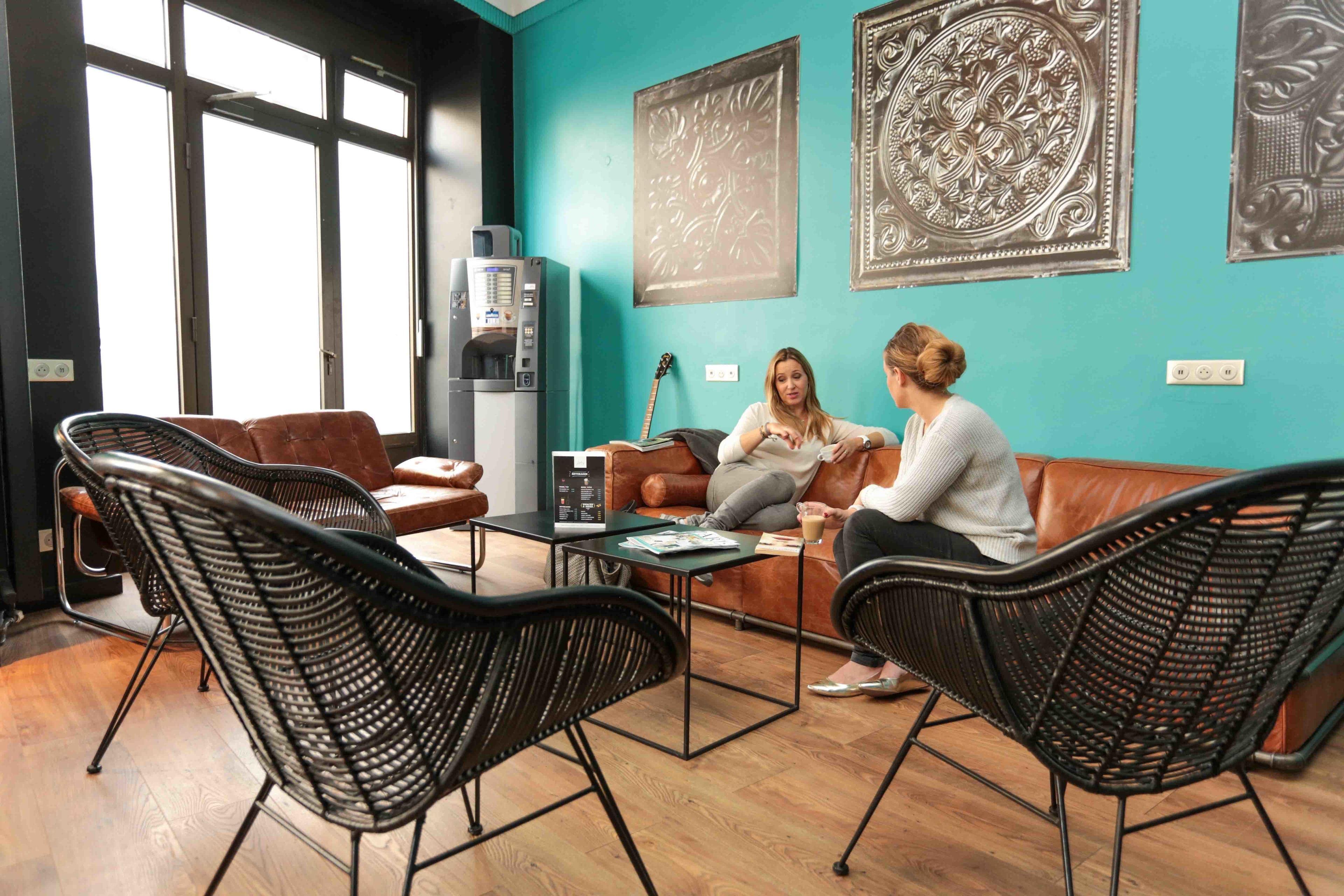 Arty Porte De Versailles By River *