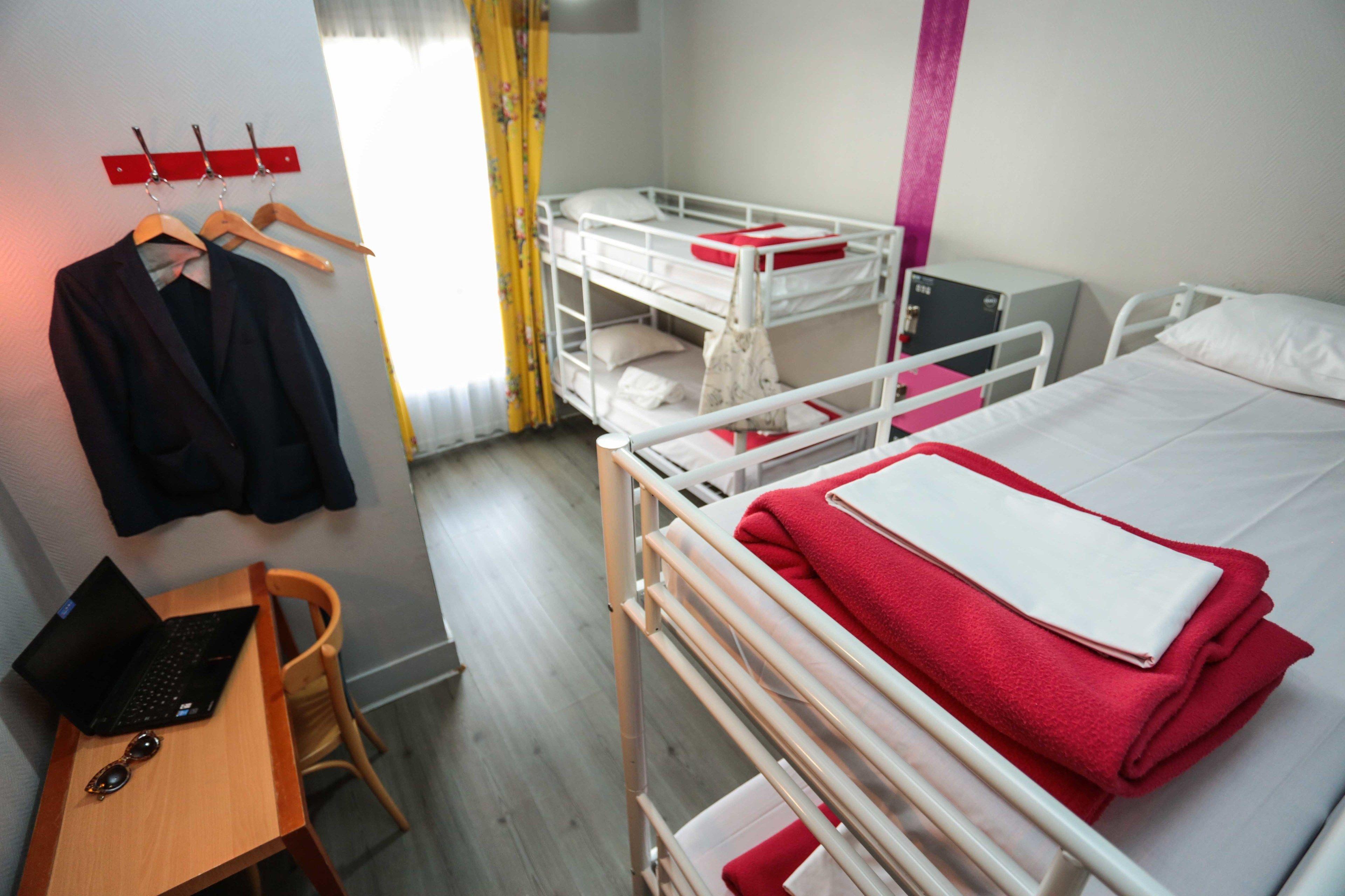 Arty Porte De Versailles By River * Paris