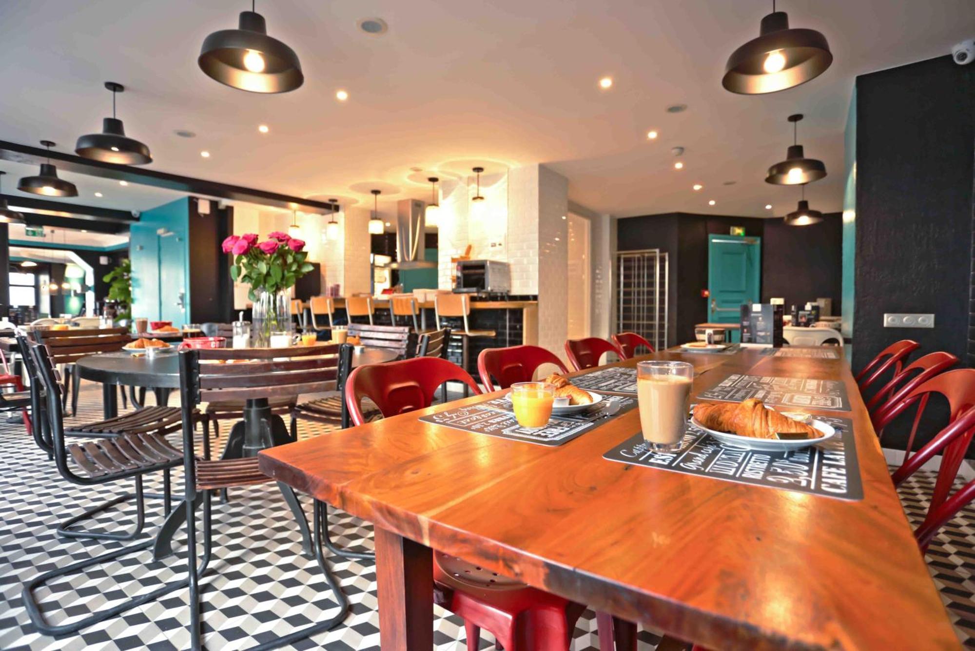 Arty Porte De Versailles By River Paris