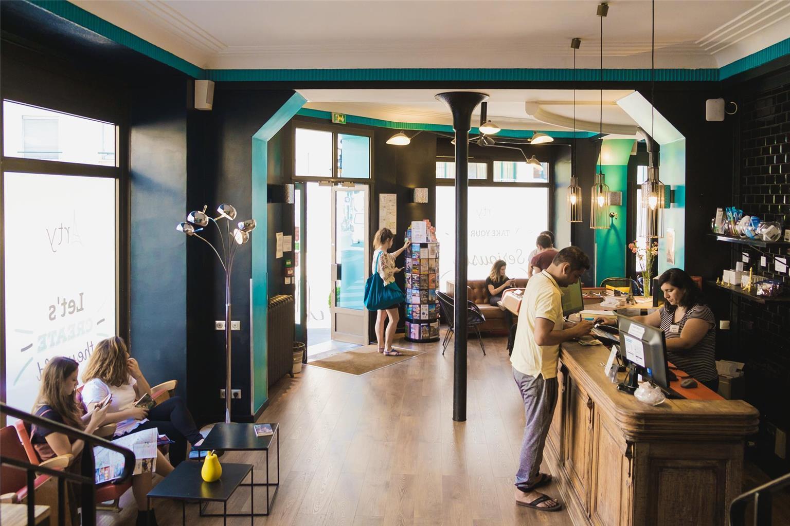 Arty Porte De Versailles By River Hostel *