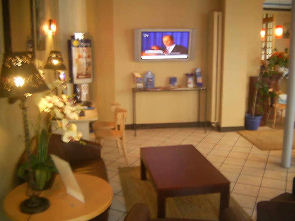 Arty Porte De Versailles By River